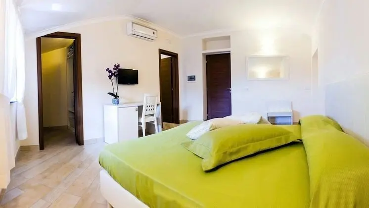 Deluxe Üç Kişilik Oda, Kısmi Deniz Manzaralı
