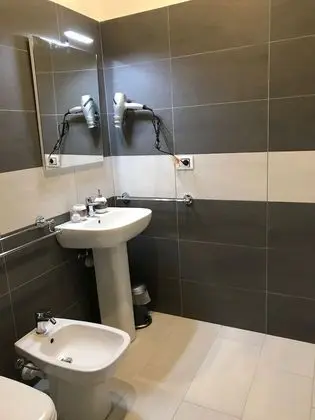 İki Ayrı Yataklı Oda, 1 Yatak Odası, Banyolu/Duşlu