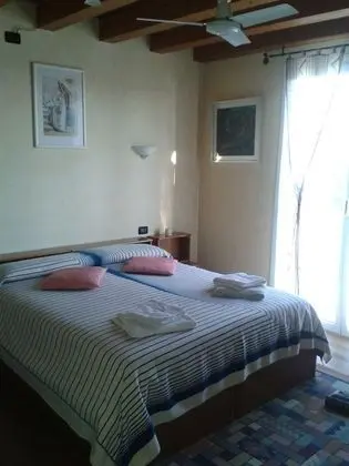 Dört Kişilik Oda, Ortak Banyo