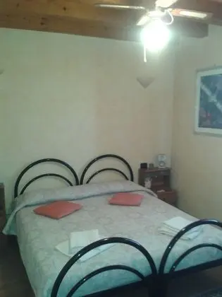 Tek Büyük veya İki Ayrı Yataklı Oda, Ortak Banyo