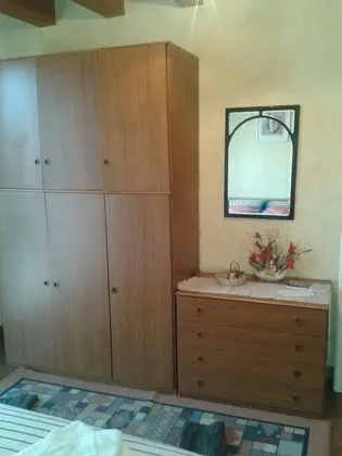 Tek Büyük veya İki Ayrı Yataklı Oda, Ortak Banyo