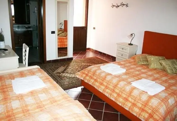 Üç Kişilik Oda, Havuz Manzaralı