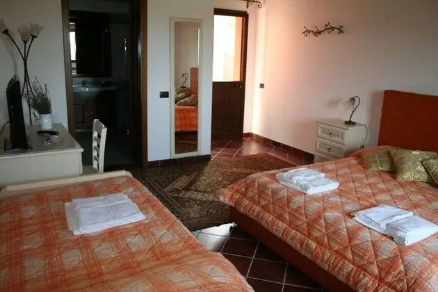 Üç Kişilik Oda, Havuz Manzaralı