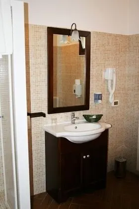 Üç Kişilik Oda, Havuz Manzaralı