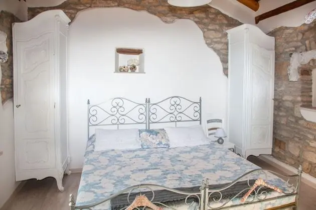 Traditional Tek Büyük Yataklı Oda, Avlu Manzaralı (Poesia)