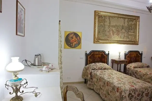 Üç Kişilik Oda