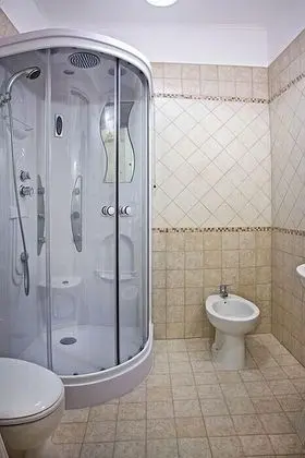 Üç Kişilik Oda