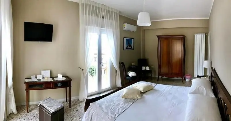 Tek Büyük veya İki Ayrı Yataklı Oda, Özel Banyo (L'Emigrante)