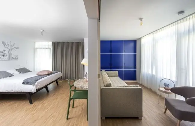 Family Oda, Teras (Riet)