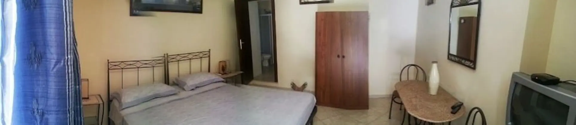 Tek Büyük veya İki Ayrı Yataklı Oda, Bahçe Manzaralı