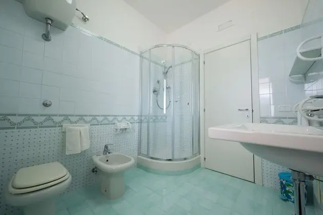 Üç Kişilik Oda