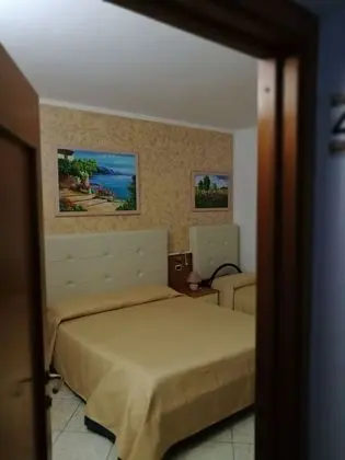 Tek Büyük veya İki Ayrı Yataklı Oda, Deniz Manzaralı