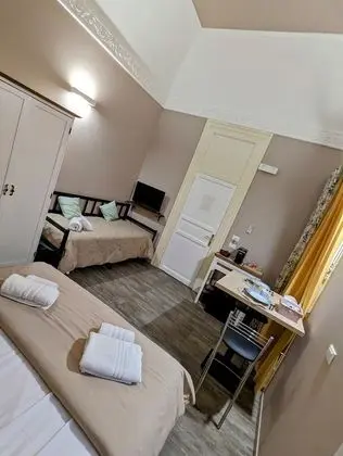 Comfort Tek Büyük Yataklı Oda, Birden Çok Yatak (2 Adults + 1 Child)