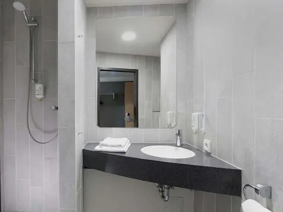 Üç Kişilik Oda