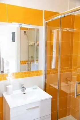 Comfort Tek Büyük veya İki Ayrı Yataklı Oda