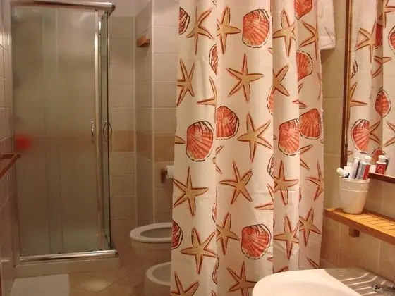Tek Büyük Yataklı Oda, Ortak Banyo