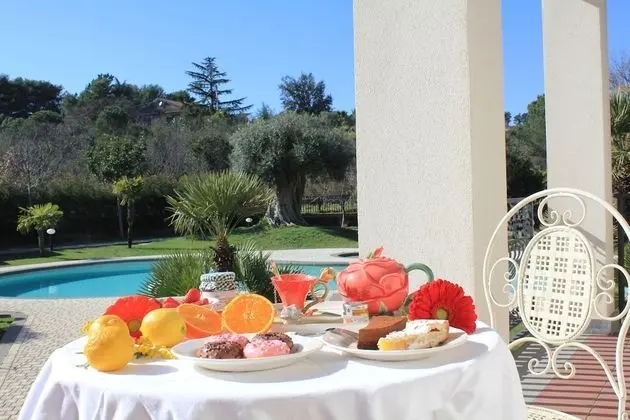 Luxury Üç Kişilik Oda, Veranda, Havuz Manzaralı