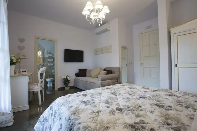 Luxury Üç Kişilik Oda, Veranda, Havuz Manzaralı