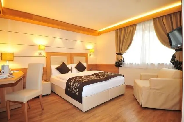 Basic Tek Büyük veya İki Ayrı Yataklı Oda