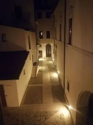 Basic Tek Büyük Yataklı Oda