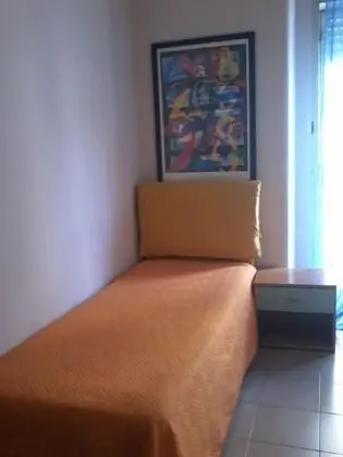 Tek Kişilik Oda, Ortak Banyo (External)