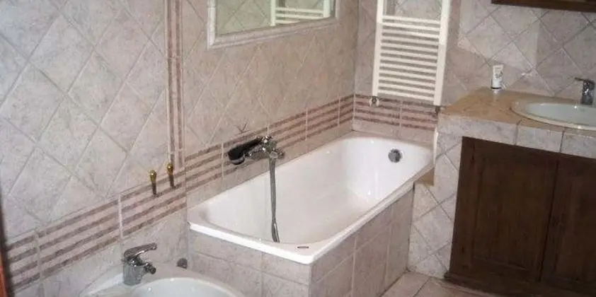 Büyük Yataklı Tek Kişilik Oda