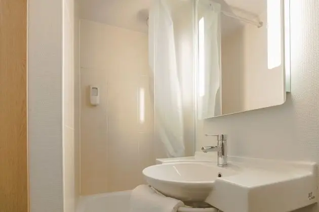 İki Ayrı Yataklı Oda, Sigara İçilmez