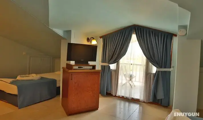 Roof Studio Suite Room