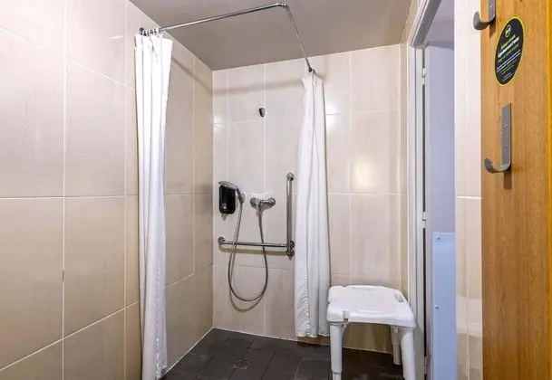 Tek Büyük Yataklı Oda, Engellilere Uygun, Sigara İçilmez