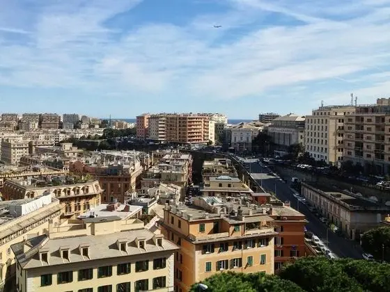Tek Büyük veya İki Ayrı Yataklı Oda, Ortak Banyo