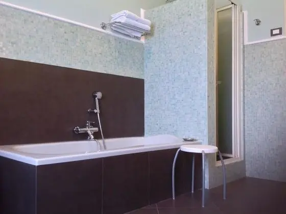Tek Büyük veya İki Ayrı Yataklı Oda, Ortak Banyo