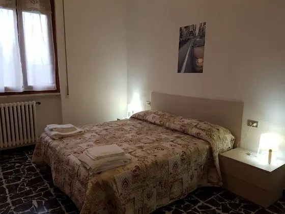 Tek Büyük Yataklı Oda, Ortak Banyo