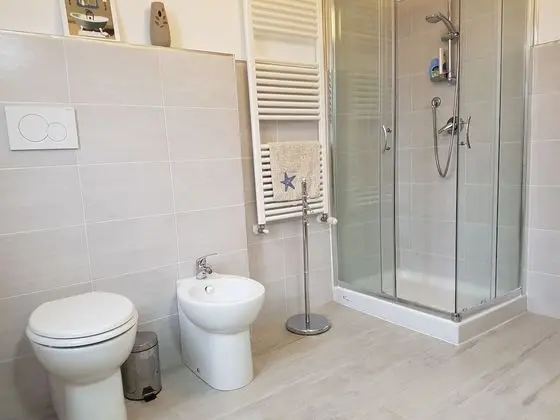 Tek Büyük Yataklı Oda, Ortak Banyo