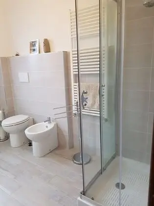 Tek Büyük Yataklı Oda, Ortak Banyo