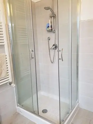 Tek Büyük Yataklı Oda, Ortak Banyo