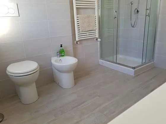 Tek Büyük Yataklı Oda, Ortak Banyo