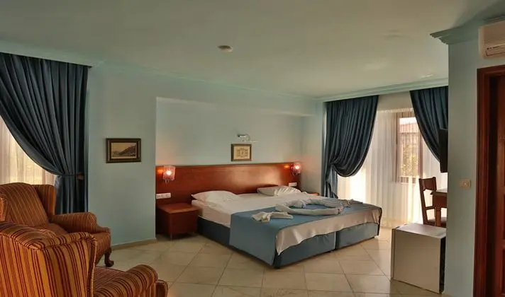 Honeymoon Suit