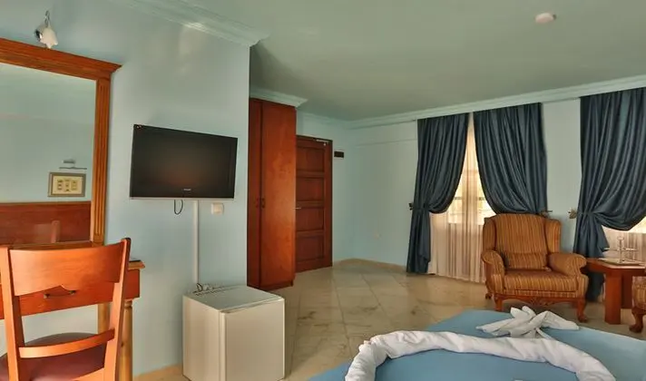 Honeymoon Suit