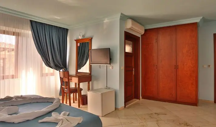Honeymoon Suit