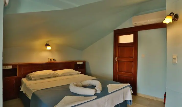 Roof Studio Suite