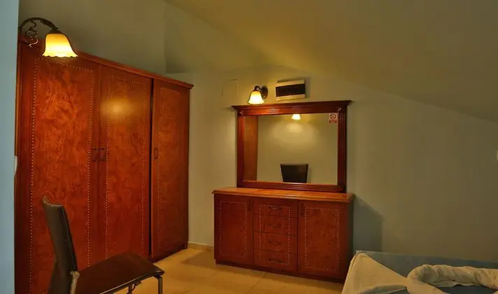 Roof Studio Suite Room