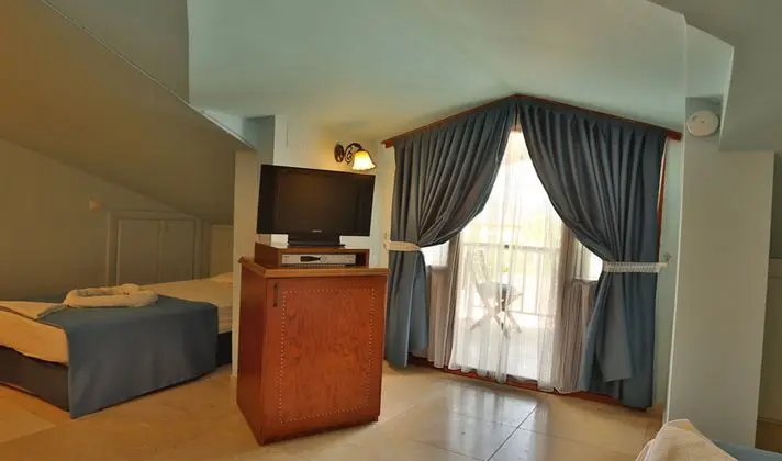 Roof Studio Suite Room
