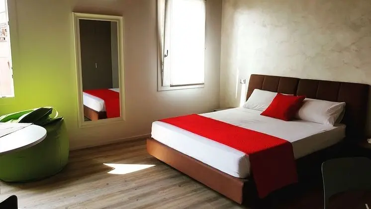 Junior Süit, Şehir Manzaralı (Noemi)