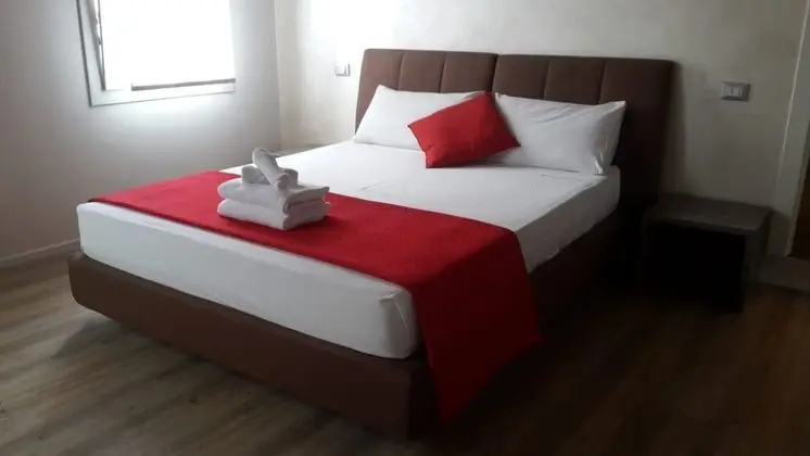 Junior Süit, Şehir Manzaralı (Noemi)