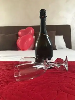 Junior Süit, Şehir Manzaralı (Noemi)