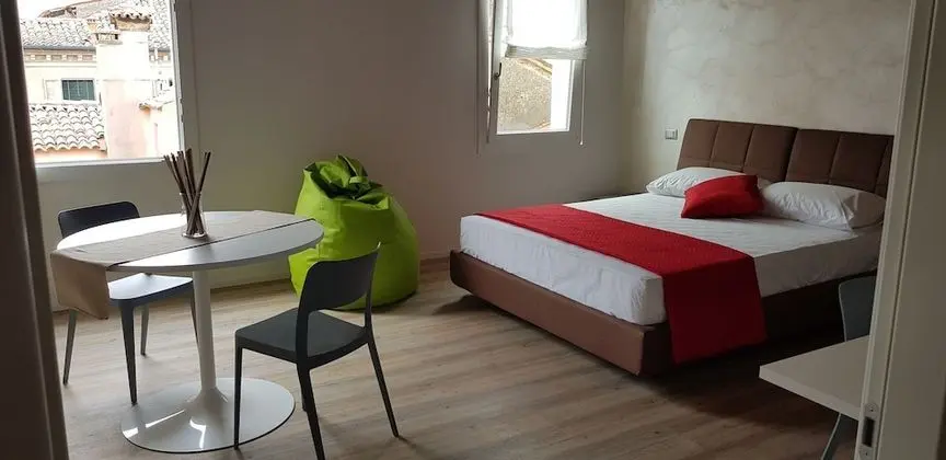 Junior Süit, Şehir Manzaralı (Noemi)