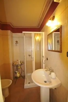 Tek Büyük veya İki Ayrı Yataklı Oda, Tepe Manzaralı (Barbera)