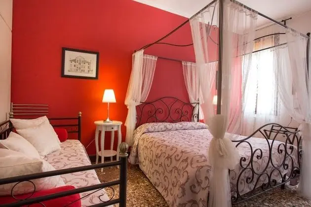 Romantic Oda (external bathroom)