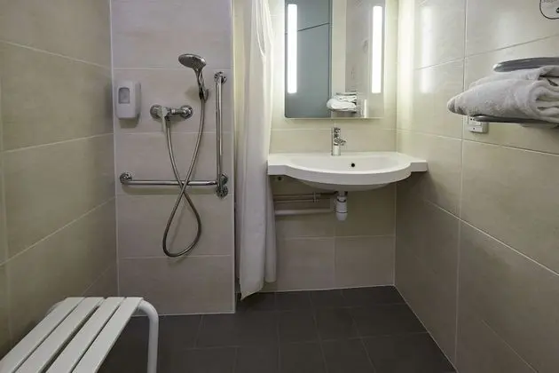 Tek Büyük Yataklı Oda, Engellilere Uygun, Sigara İçilmez