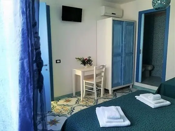 Üç Kişilik Oda